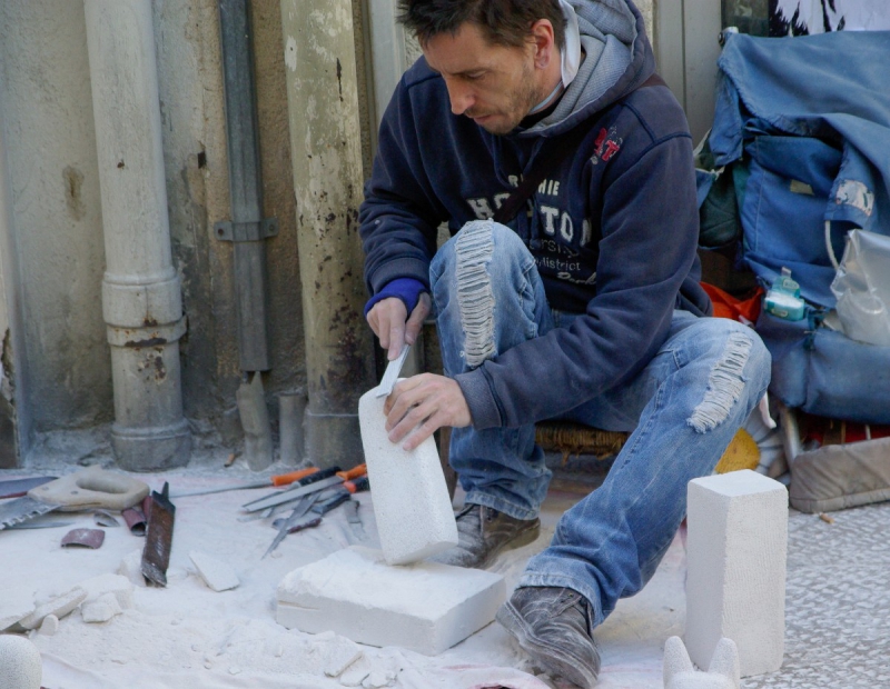 tailleur-HYERES-min_artisan_stonecutter_sculpture-1085967